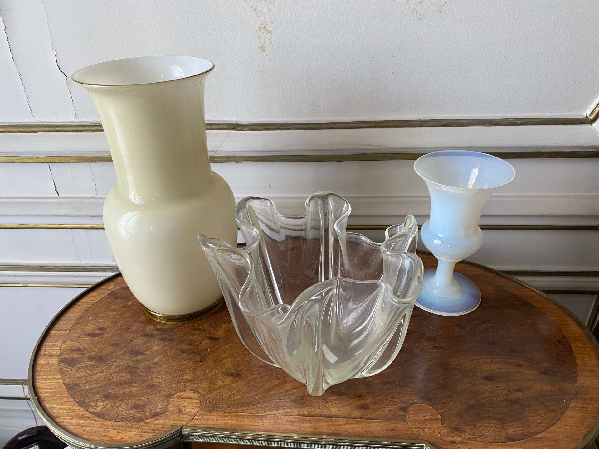 Null Set bestehend aus drei Vasen.

H. : 36 cm (für die größte)
