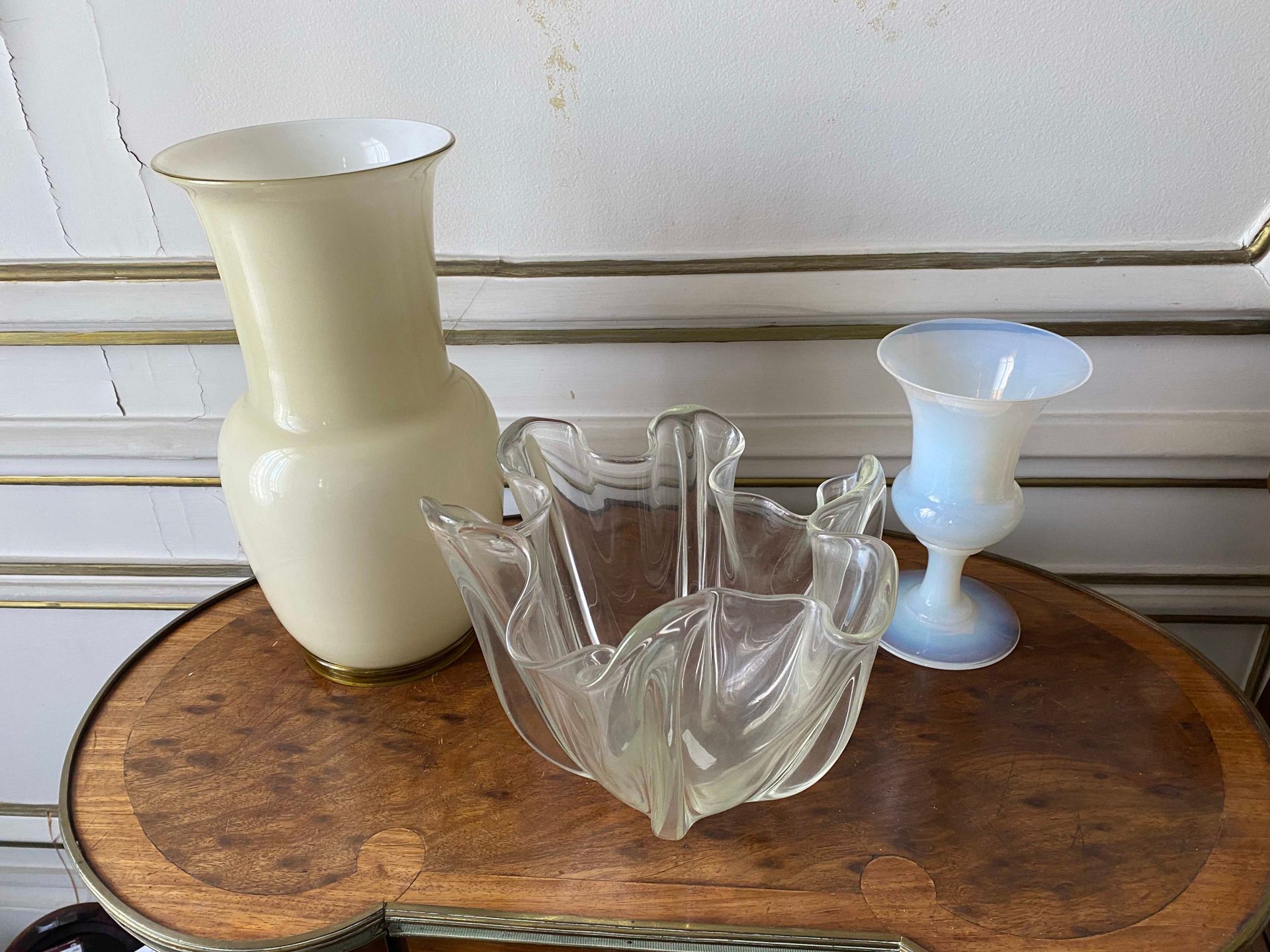 Null Ensemble composé de trois vases.

H. : 36 cm (pour le plus grand)