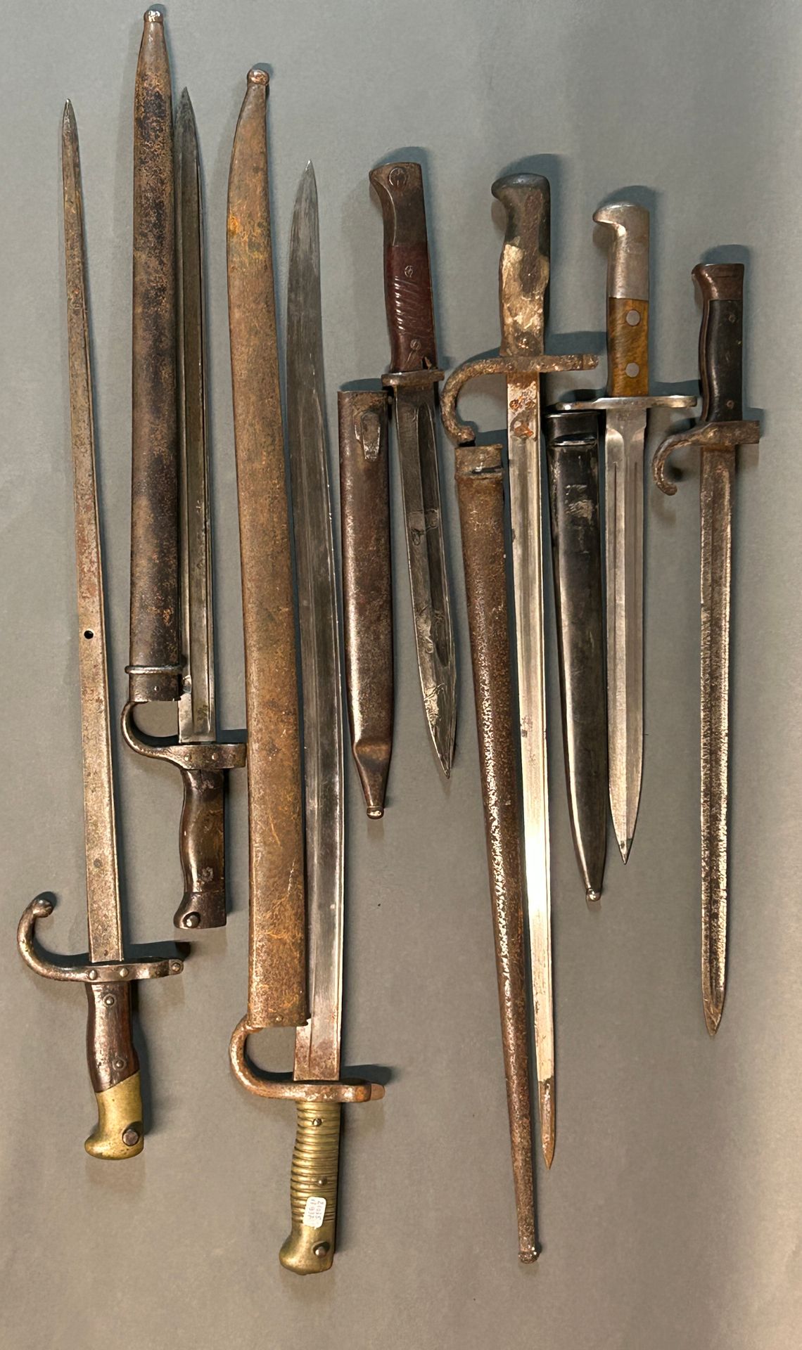 Null Meeting of seven bayonets.

Including:

-A bayonet for Mauser 98k, bad cond&hellip;