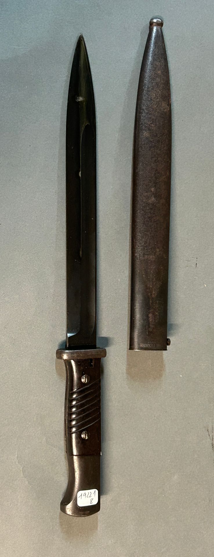 Null Bayoneta para fusil Mauser 98.

Empuñadura de baquelita de dos placas con r&hellip;