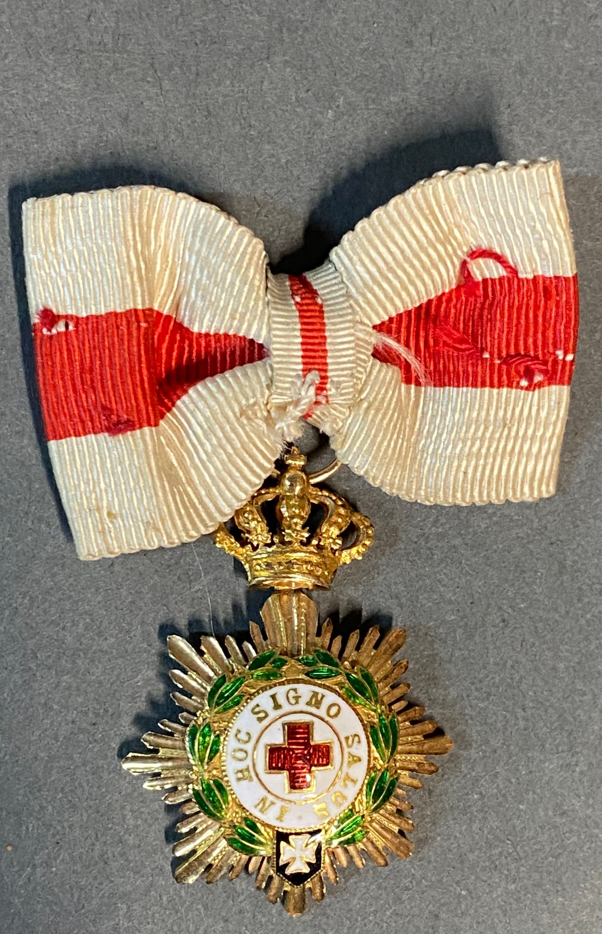 Null Médaille de la Croix Rouge, institué en 1924

Demi-taille or jaune 18K avec&hellip;