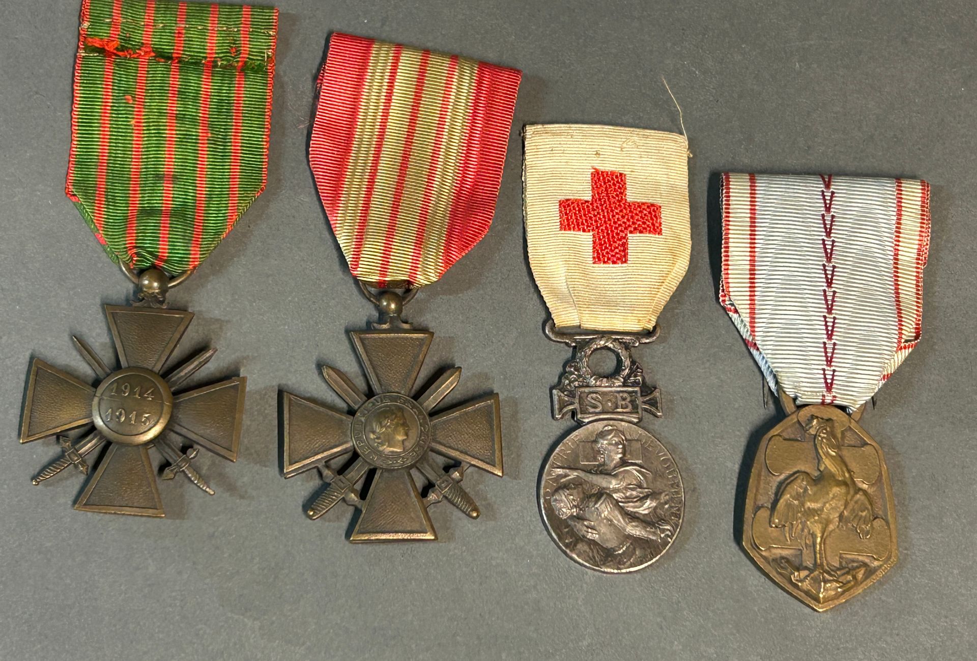 Null Set composed of :

- A commemorative medal of the military wounded society &hellip;