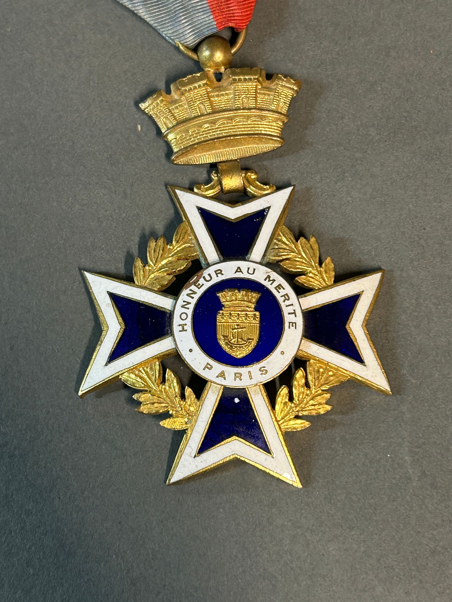 Null National Order of Merit.

Medal with ribbon.

Diameter : 5.30 cm.
