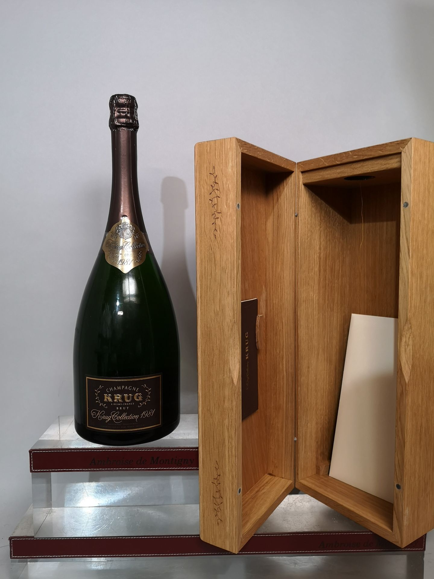 Null 1 magnum CHAMPAGNE KRUG Collection Brut 1981 Wooden box.