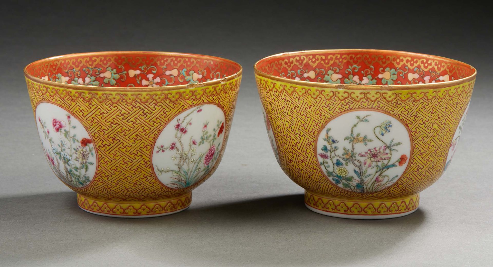 CHINE, Période République Pair of cups on small heel in porcelain, decorated wit&hellip;