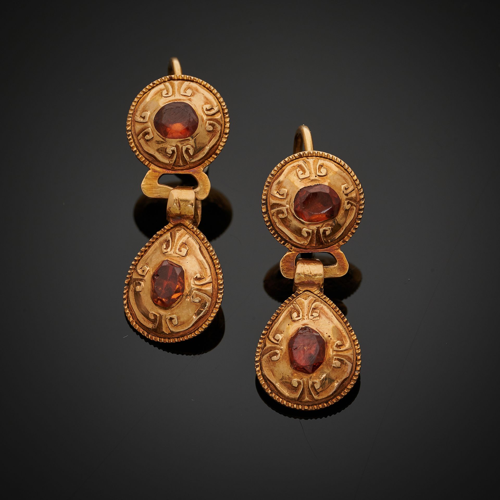 Null Pair of earrings set with chased citrines (mechanical erosion).
Gross weigh&hellip;
