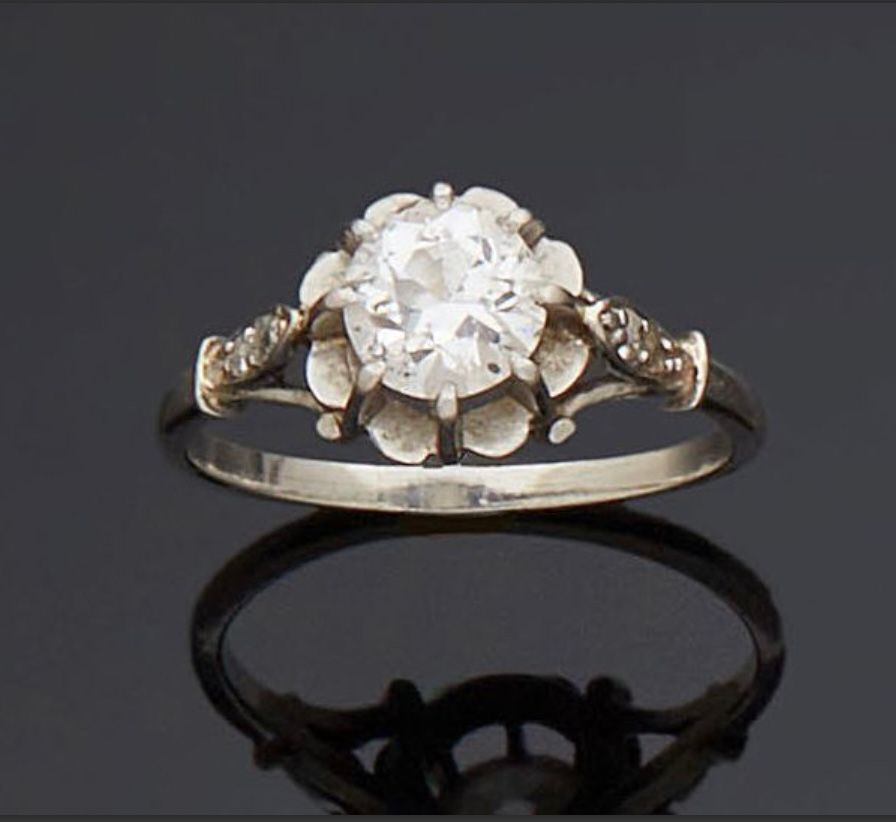 Null 850毫米的铂金戒指，镶嵌着一颗老式切割钻石，重约1克拉。 
TDD : 54 
总重量 : 3,4 克