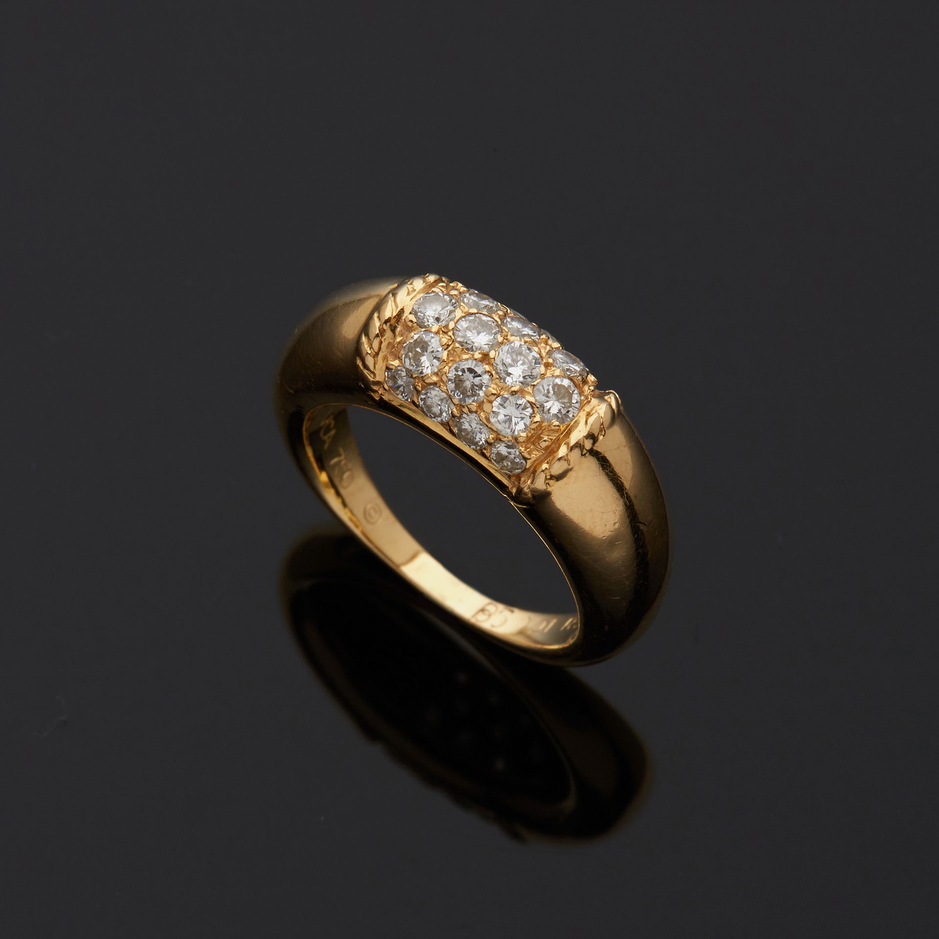 Null 梵克雅宝。
750毫米黄金菲律宾戒指，在两条绳索图案之间铺设明亮式切割钻石。
签有VCA和编号。
TDD:49
总重量：6.3克