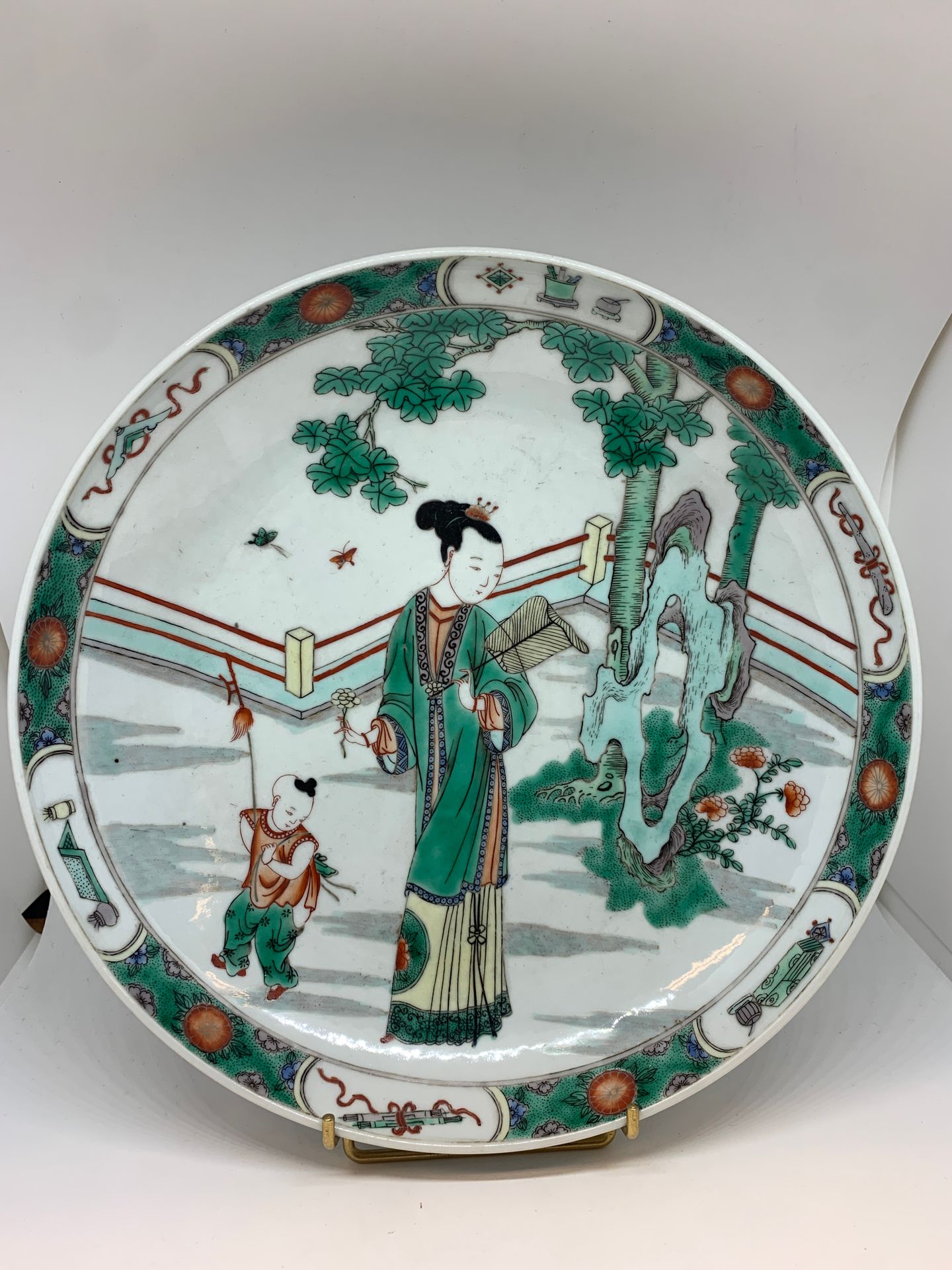 Null CHINE
Coupe en porcelaine de la Famille Verte à décor d'une femme et d'un e&hellip;
