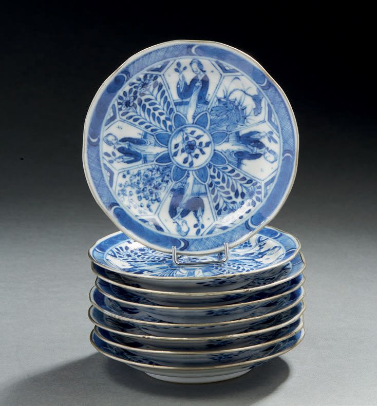 CHINE pour le VIETNAM, XVIIIe siècle Suite of eight small plates in blue-white "&hellip;