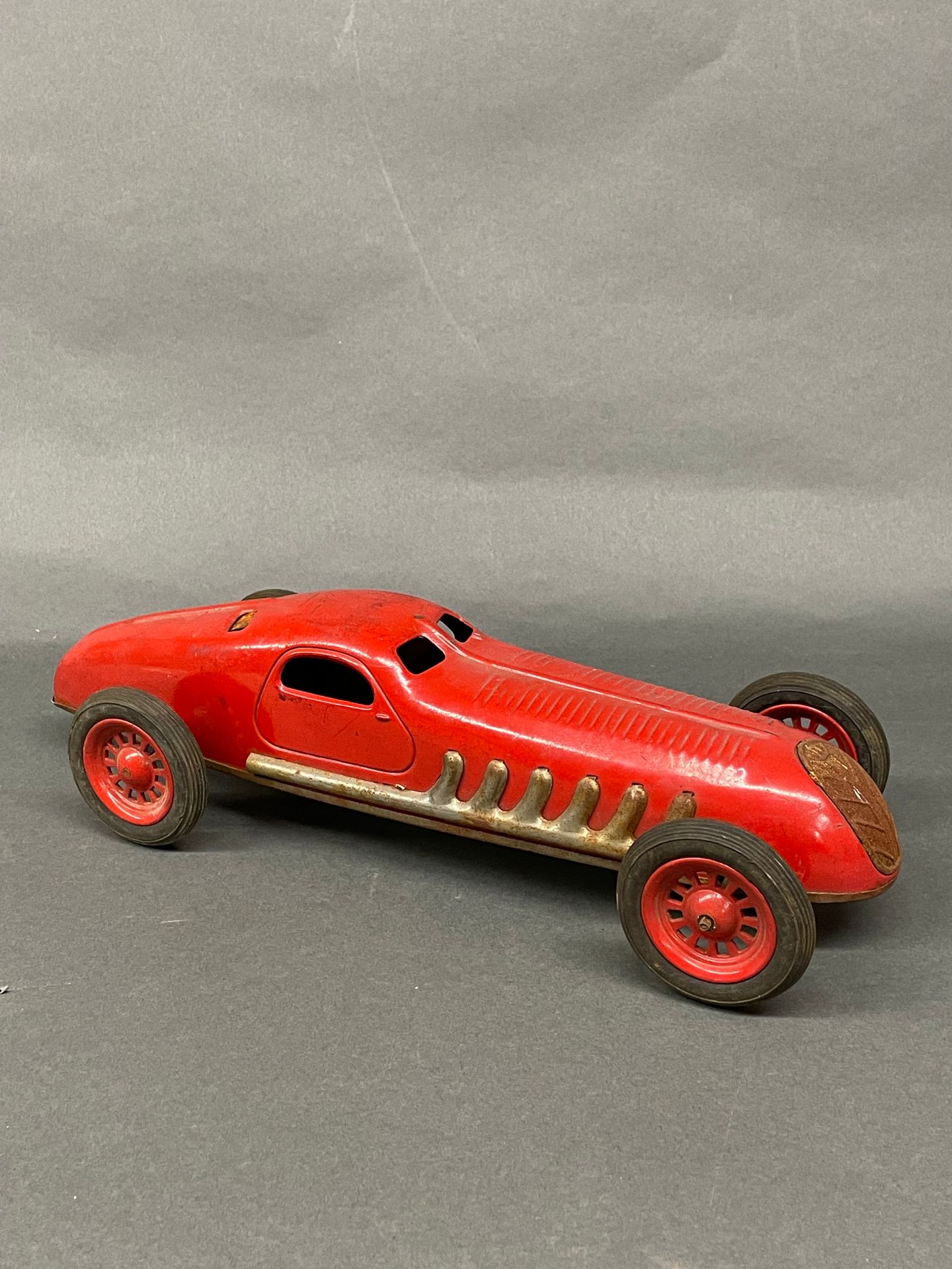 Null JEP
Auto da corsa meccanica in metallo rosso
Stato usato
Lunghezza : 36 cm