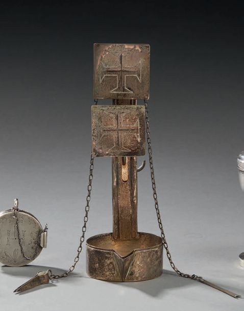 Null Petit brûle-encens religieux en argent fin du XVIIIe siècle.
H.: 18 cm
Poid&hellip;
