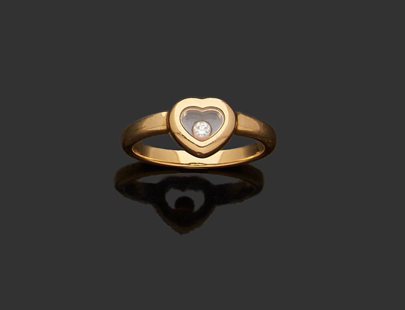 Null Bague en or jaune 18K (750) stylisée d'un coeur ornée d'un diamant mobile.
&hellip;
