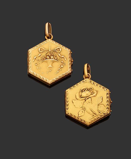Null Deux pendentifs médaillon en or jaune 18K (750) ciselés de fleurs et rincea&hellip;