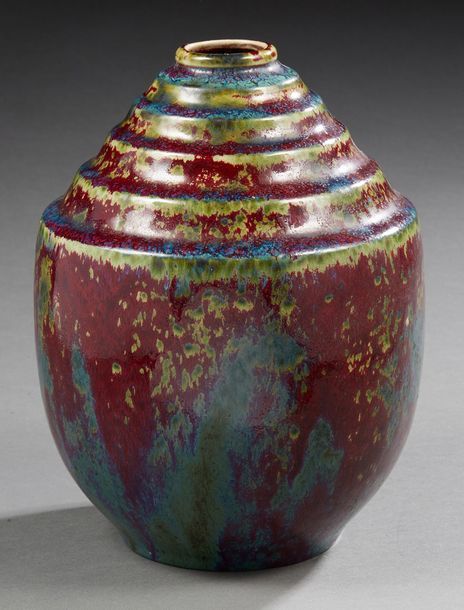 Pierre-Adrien DALPAYRAT (1844-1910) Vase en grés émaillé rouge sang-de-boeuf nua&hellip;