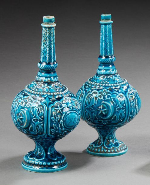 Théodore DECK (1823-1891) Paire de vases flacons à parfum en céramique émaillée &hellip;