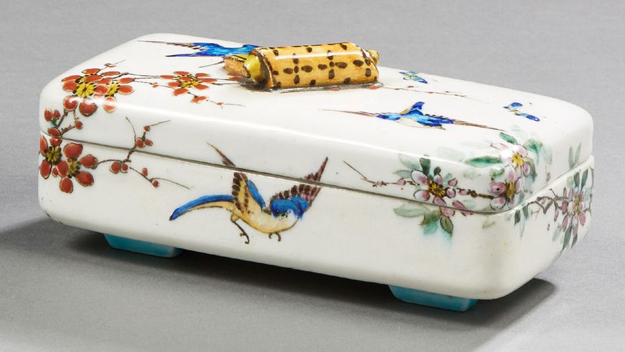 Théodore DECK (1823-1891) Boîte couverte en céramique émaillée polychrome à déco&hellip;