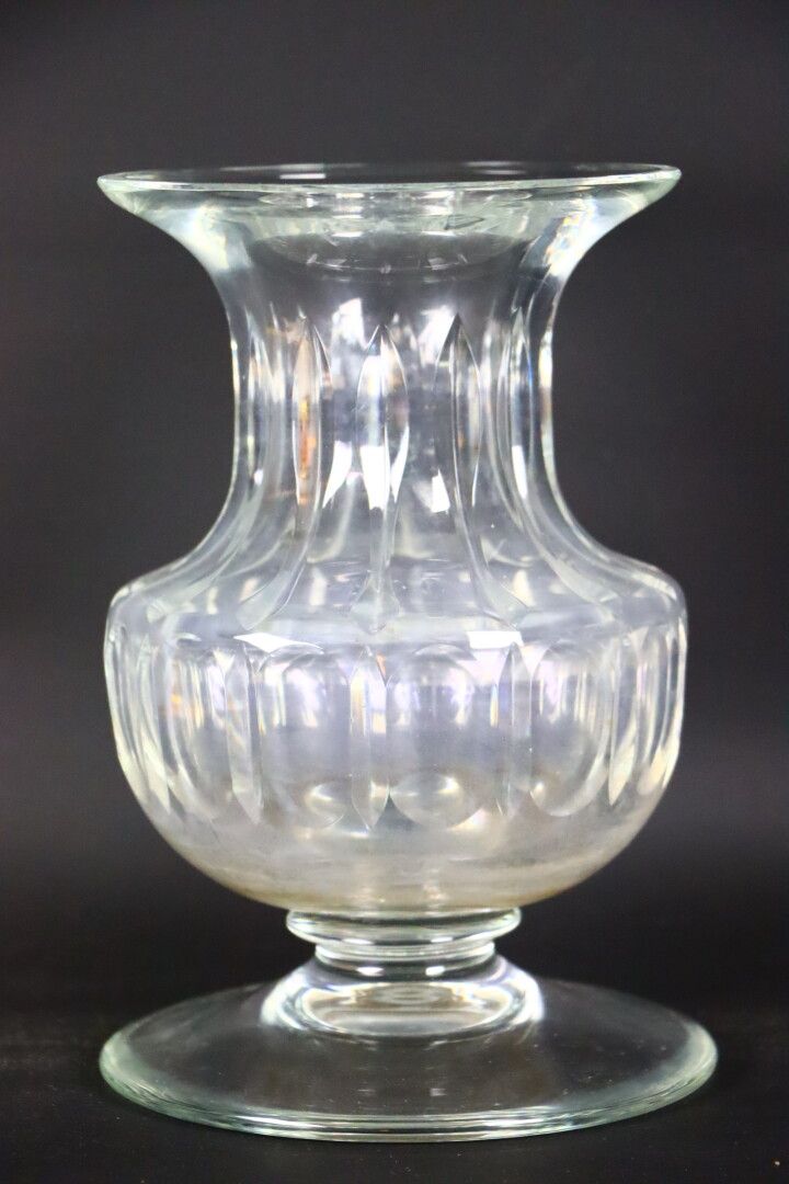 Null SAINT-LOUIS.

Vase pansu à col cintré en cristal taillé.

Marque au tampon &hellip;