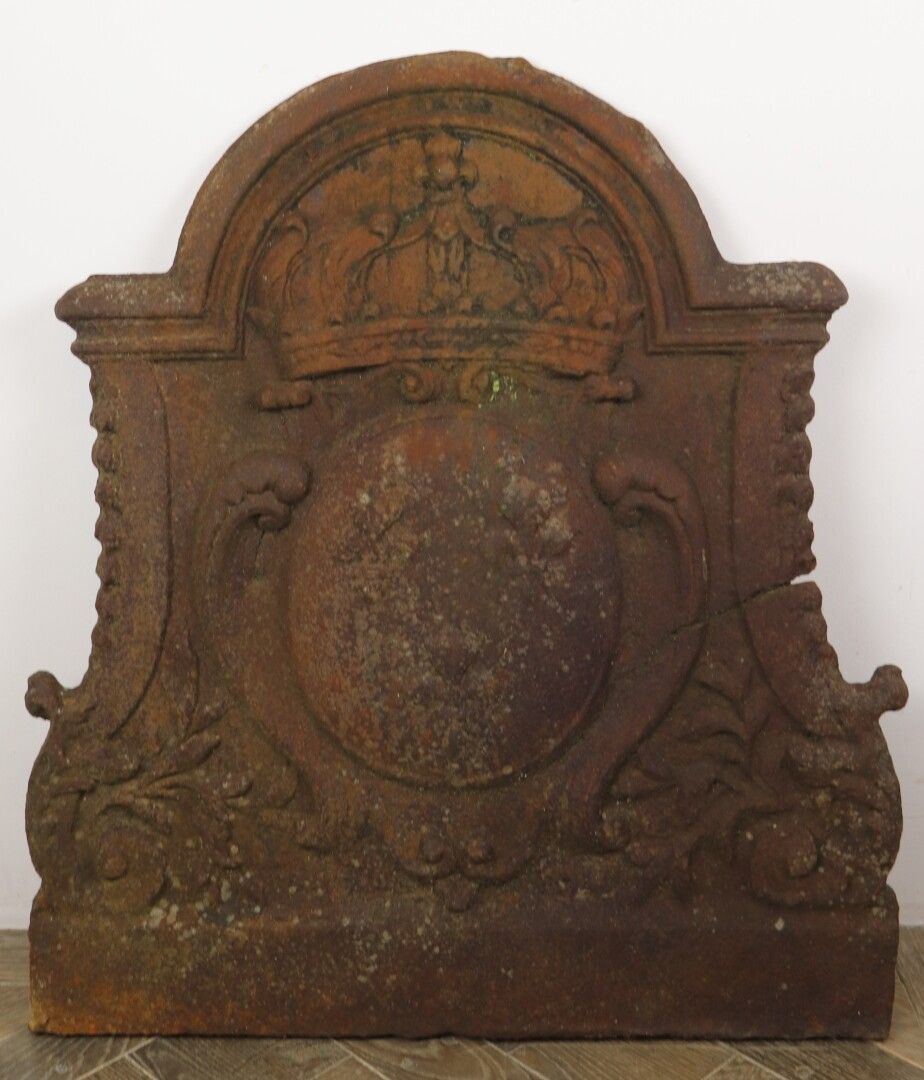Null Plaque de cheminée en fonte à décors des armes de France.

XVIIIème siècle.&hellip;