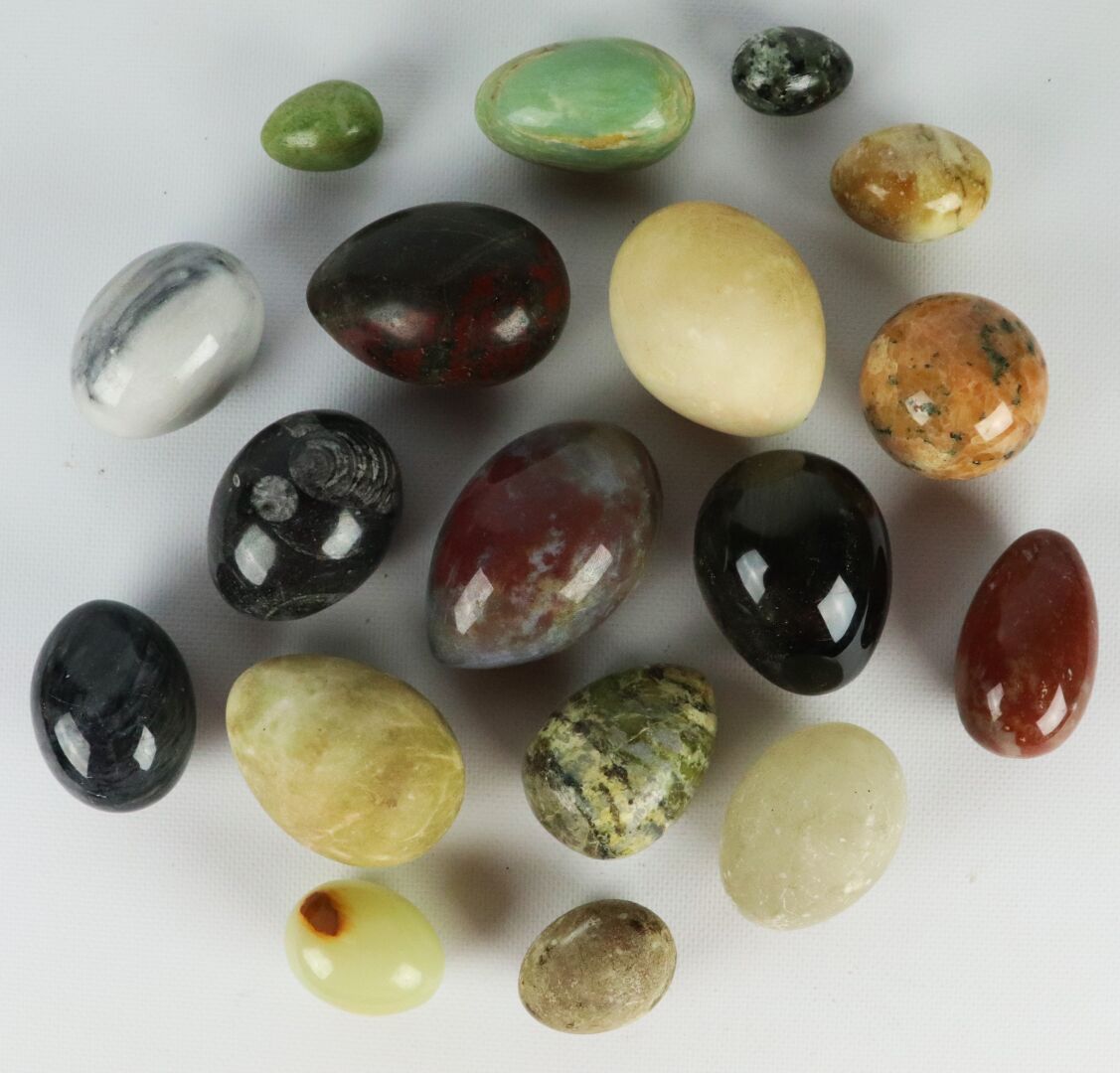 Null 收集了18个大理石蛋。

L_3,6 cm至8,9 cm