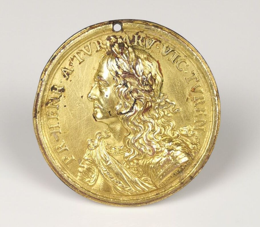 Null Alte Medaille aus vergoldeter Bronze, die auf der Vorderseite P.R. HENR. A.&hellip;