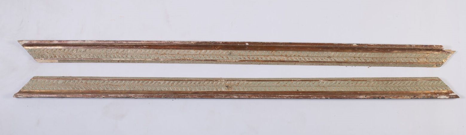 Null 两个带有镀金和绿漆装饰的模子或框架。

19世纪。

高_163厘米，宽_8厘米