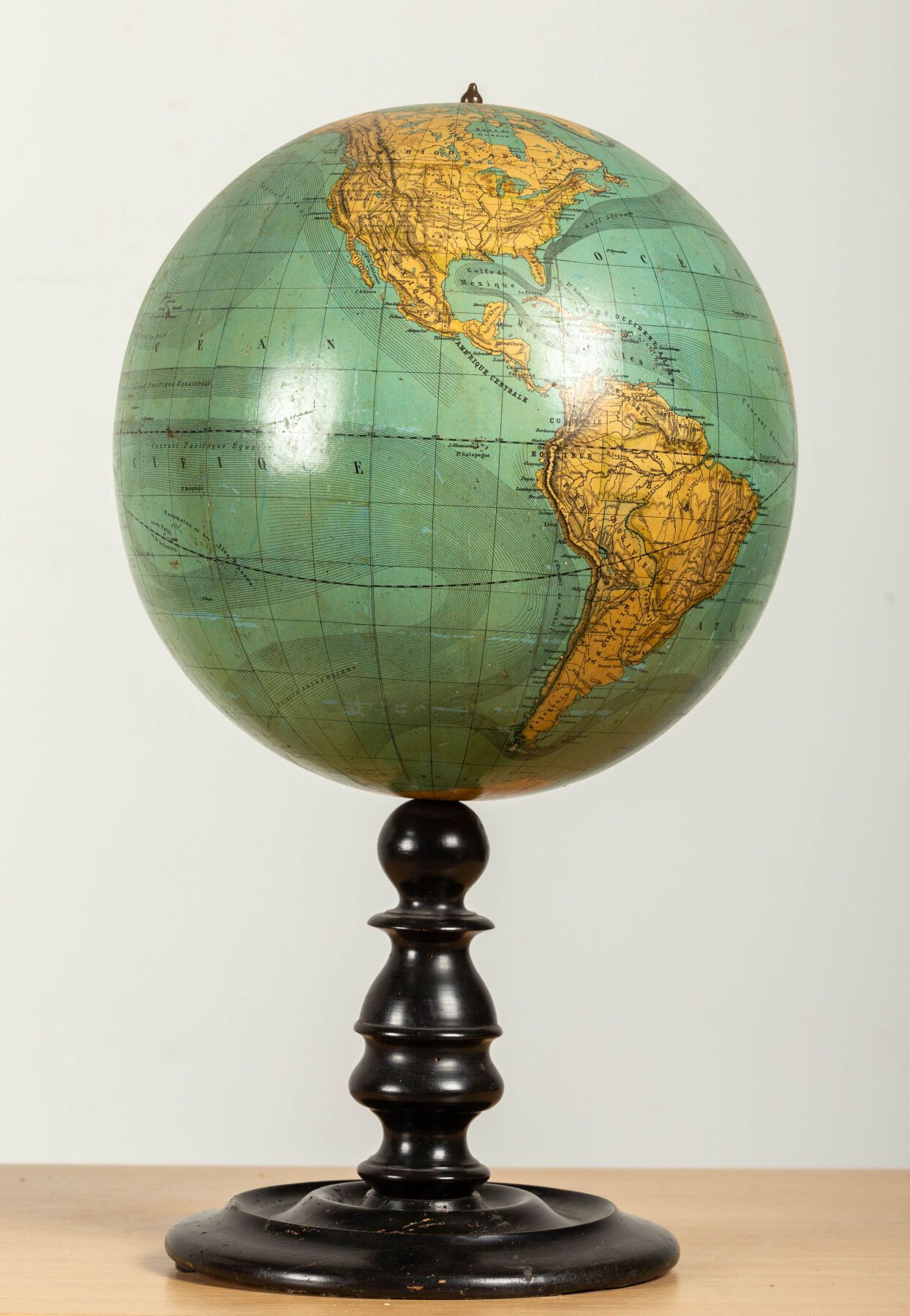 Null Globe terrestre en carton, papier lithographié.
Par M. Vivien de Saint Mart&hellip;