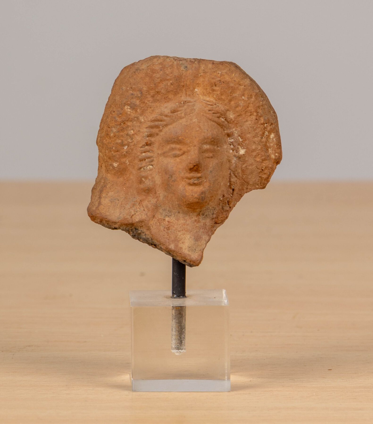 Null Terracotta head.
Egyptian-Roman period, circa 1st century A.D.
H_10 cm L_6 &hellip;