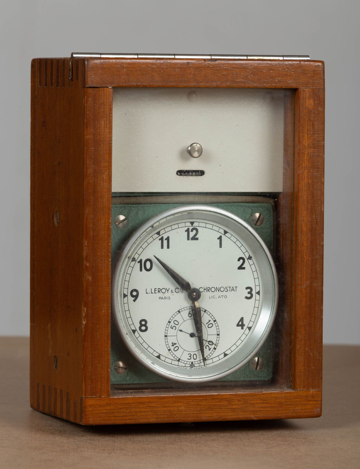 Null LEROY & Cie.
Chronostat III, n° 1925.
Chronomètre de marine en bois exotiqu&hellip;