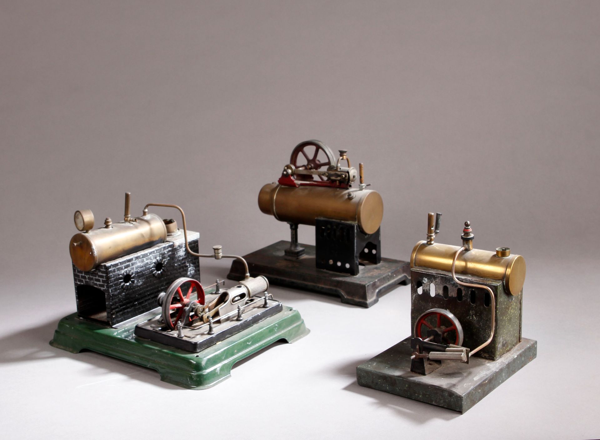 Null Trois machines à vapeur à cuve horizontale, sans cheminée, ni brûleur. (Res&hellip;