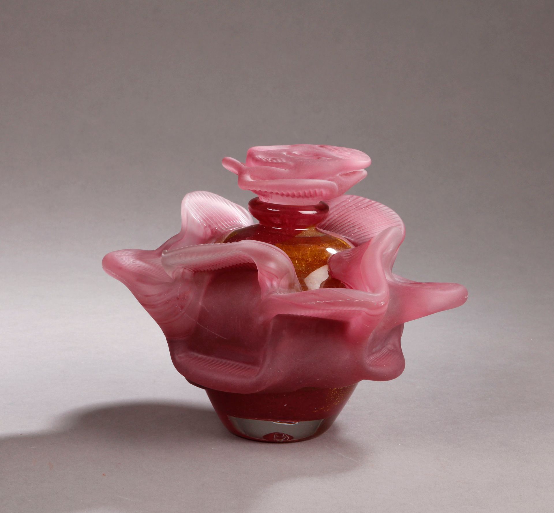 Jean-Claude NOVARO (1943-2015) Mauve bottle in the shape of flower out of moulde&hellip;