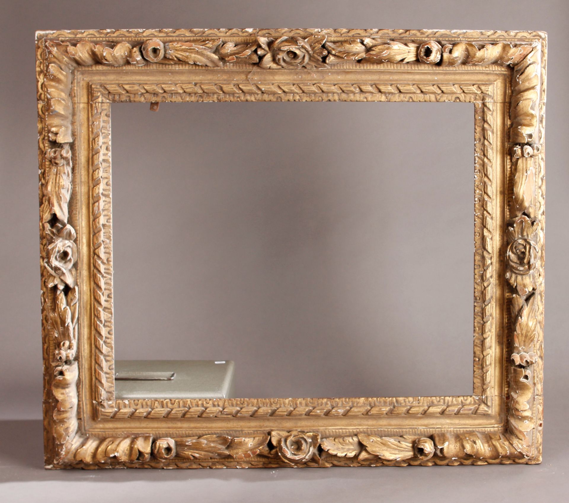 Null Gilded wood frame carved with foliage, flowers, and ribbon.
Louis XVI style&hellip;