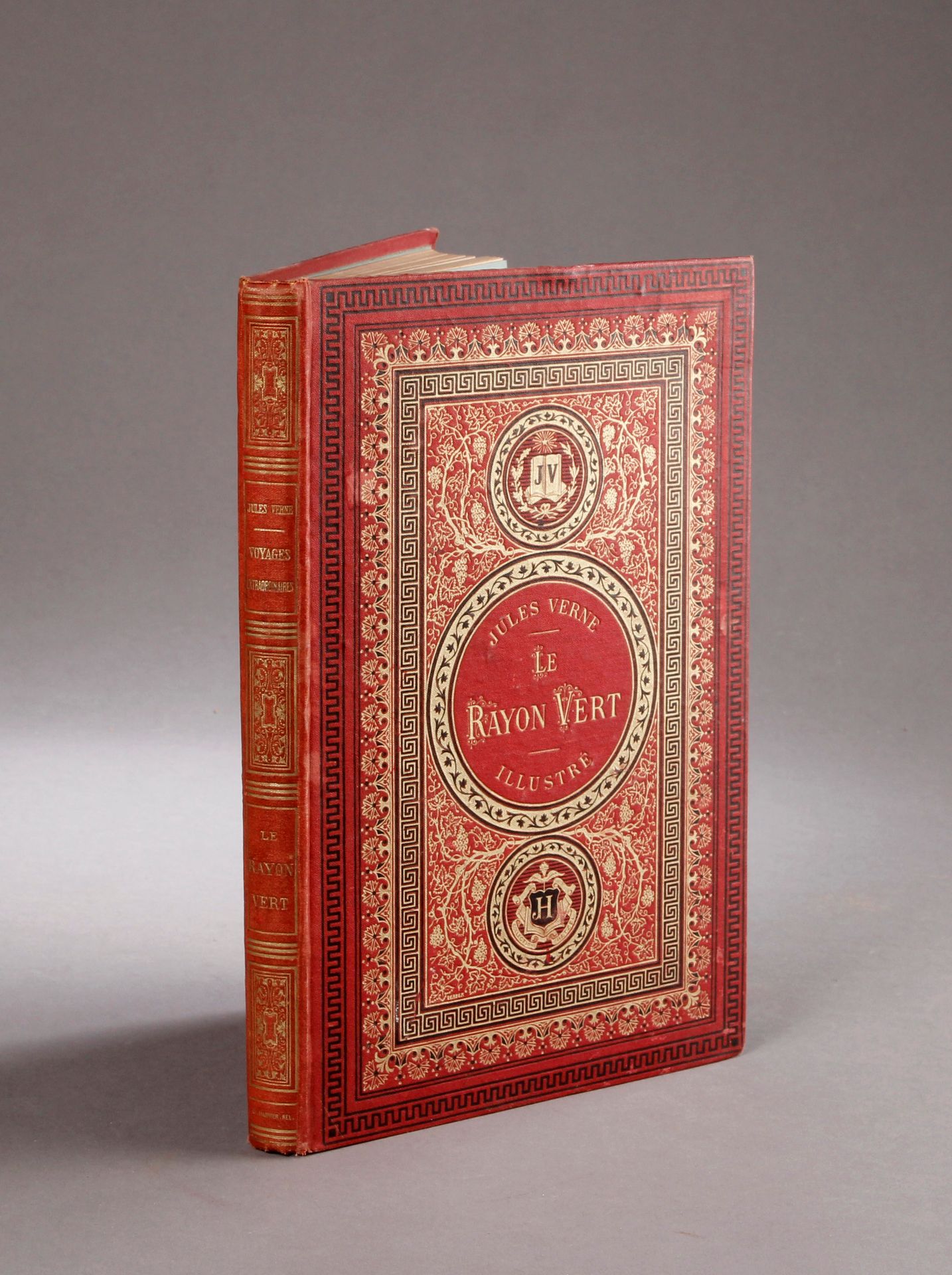 Jules VERNE / HETZEL. Le Rayon Vert (1882)。
红色纸板上有Ch. Magnier的首字母缩写（第一版上有小的褪色痕迹）&hellip;