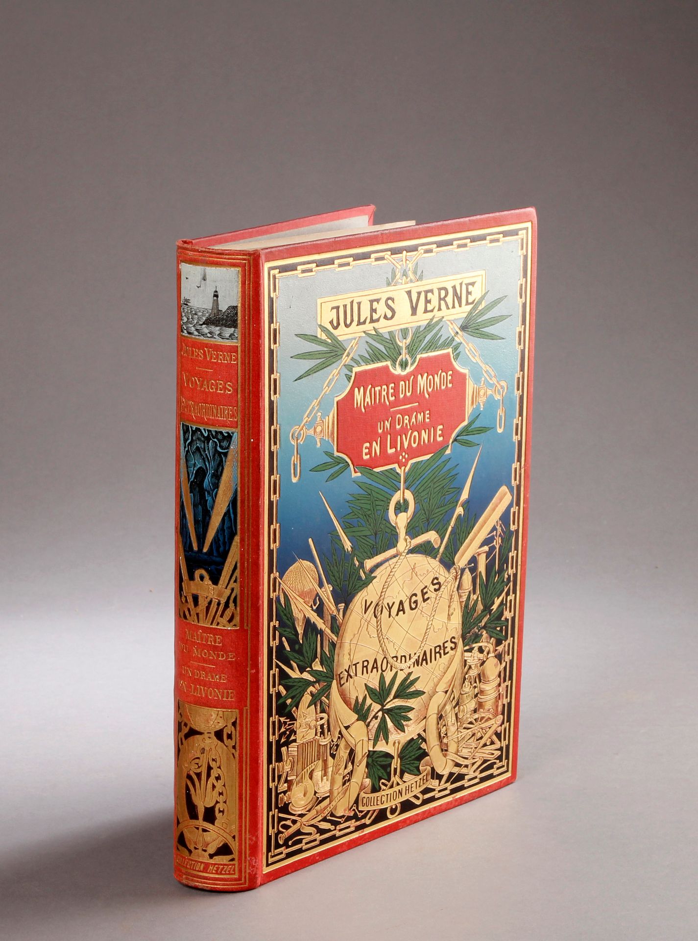 Jules VERNE / HETZEL. 世界的主人。利沃尼亚的戏剧》（1904）。双卷。多色珍珠岩板，镀金球型（4），书脊上有灯塔，第二块板型为 "i"。G&hellip;