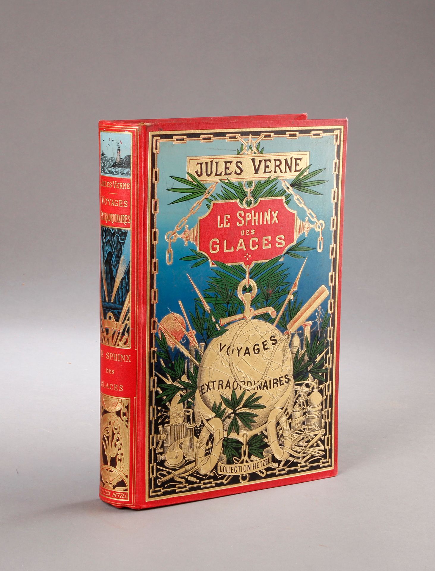 Jules VERNE / HETZEL. Le Sphinx de glaces (1897)。
多色板，镀金球，书脊有灯塔（3型）。
449页，有68幅Ge&hellip;