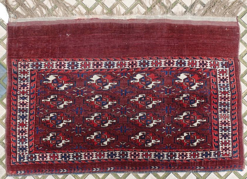 BAKTIAR (Iran), vers 1970 TAPIS en velours de laine sur fondations en coton à dé&hellip;