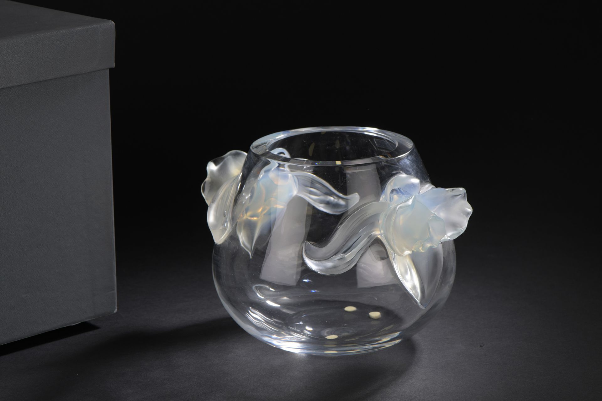 Null LALIQUE France

Vase ovoïde en cristal translucide préssé moulé modèle "Orc&hellip;
