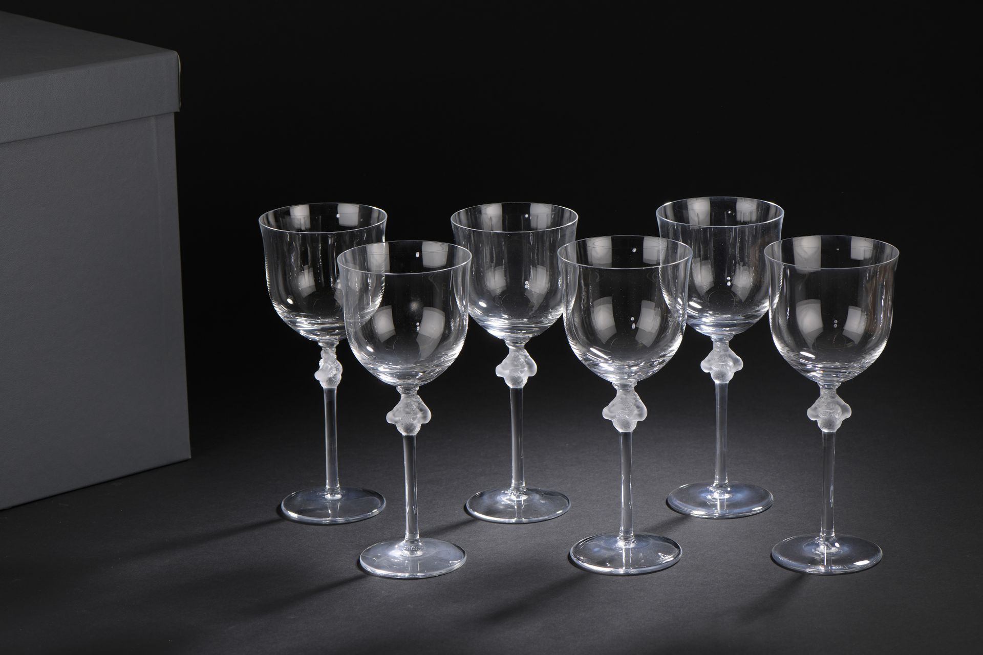 Null LALIQUE France

Suite de six verres à eau en cristal transparent, soufflé, &hellip;