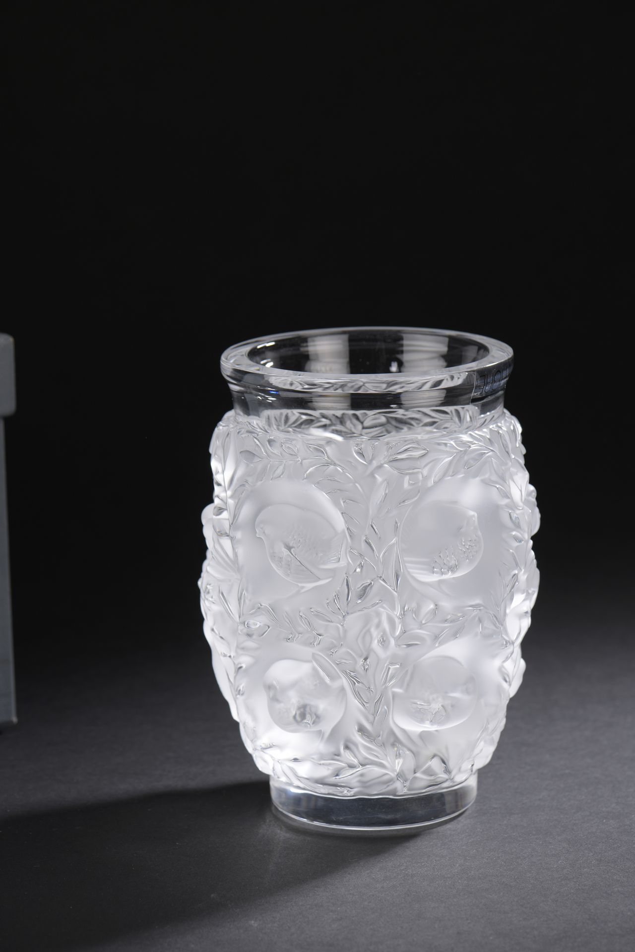 Null LALIQUE France

Vase en cristal translucide pressé moulé modèle "Bagatelle"&hellip;