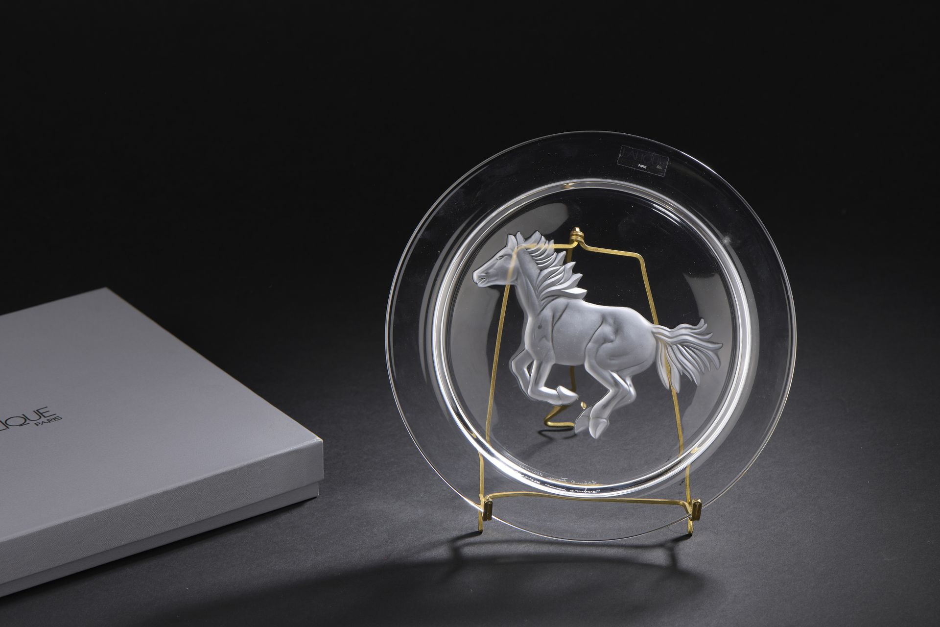 Null 
LALIQUE France




Plate in pressed translucent crystal, model "Cheval" sh&hellip;