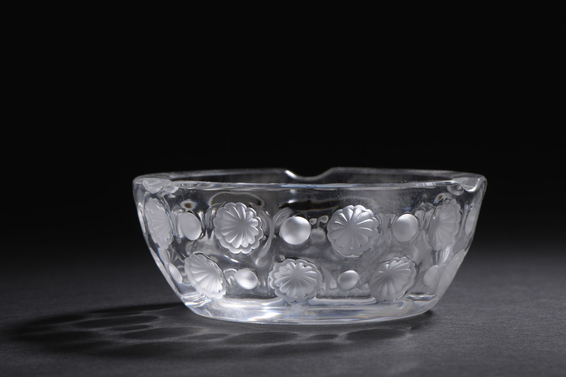 Null LALIQUE France

Cendrier en cristal translucide pressé moulé en partie sati&hellip;