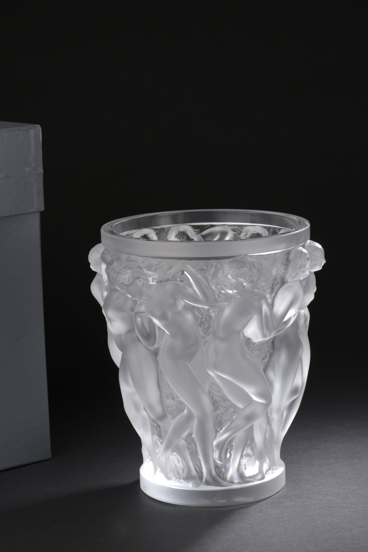 Null 
LALIQUE France




Vase en cristal translucide pressé moulé partiellement &hellip;