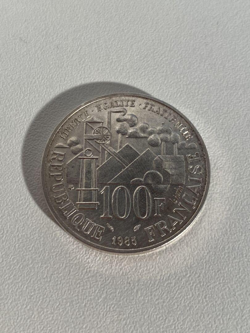 Une pièce de 100 Fr Francs en argent datée de 1985 EMILE ZOLA PB : 15 g Mise à p&hellip;