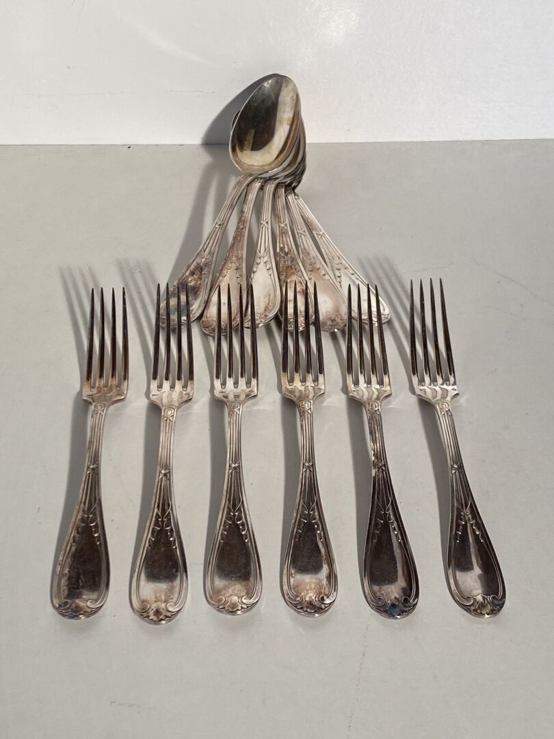 Null 6个叉子和6个汤勺，镀银金属，装饰有Jonks enrubannés和acanthus风格的路易十六 - 标记St + cross + A - PB：&hellip;