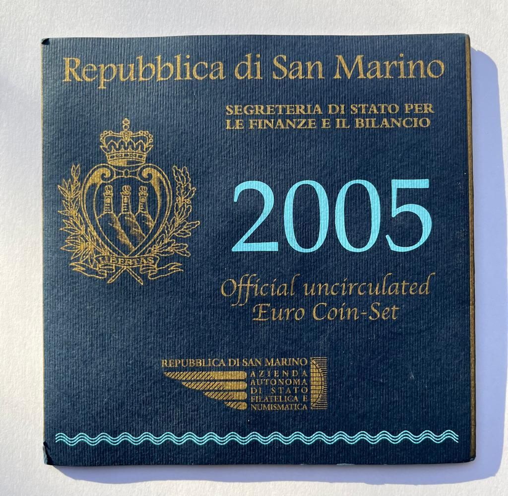 Null 一批包括一本 "Repubblica di San Marino 2005 "的小册子，内有8枚硬币：2欧元、1欧元、50生丁、20生丁、10生丁、5&hellip;