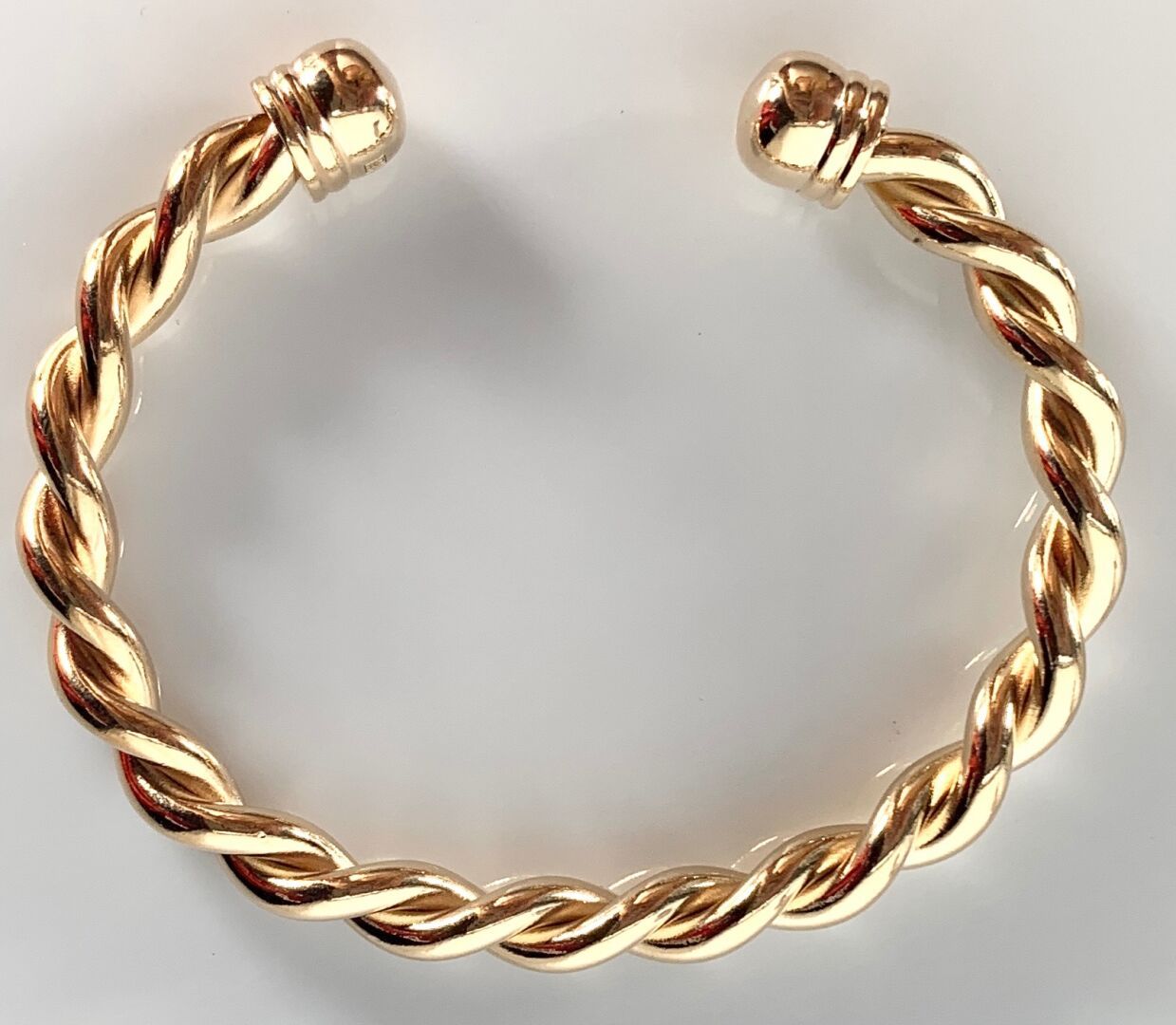 Twisted gold-plated rigid bracelet - D: 16 cm - PB: 35.8…