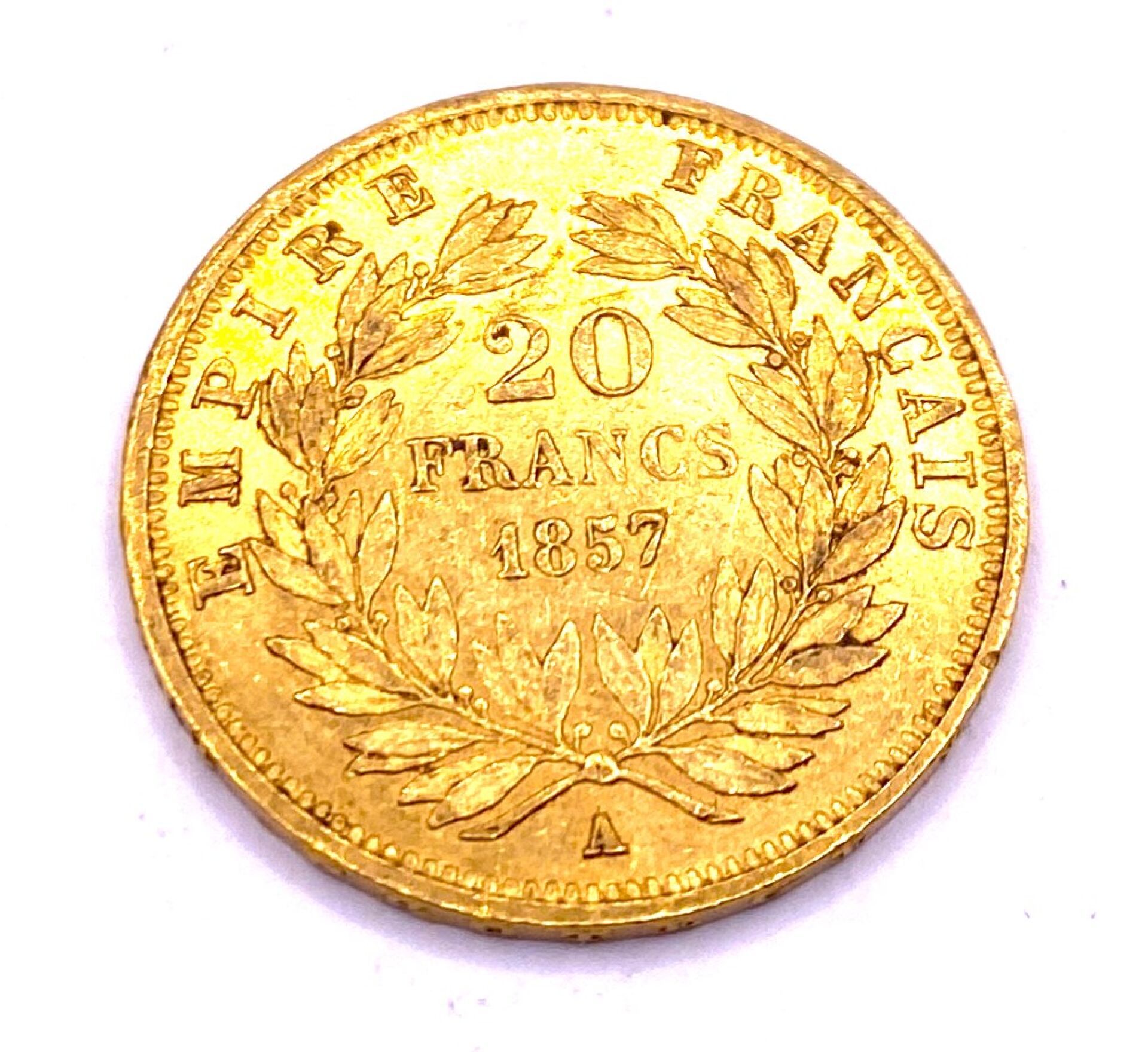 Null 法国 - 20法郎法兰西帝国硬币，正面为拿破仑三世（光头），黄金材质，1857年发行 - 直径：21毫米 - 总重：约6.41克 - 金币和珠宝不对外&hellip;