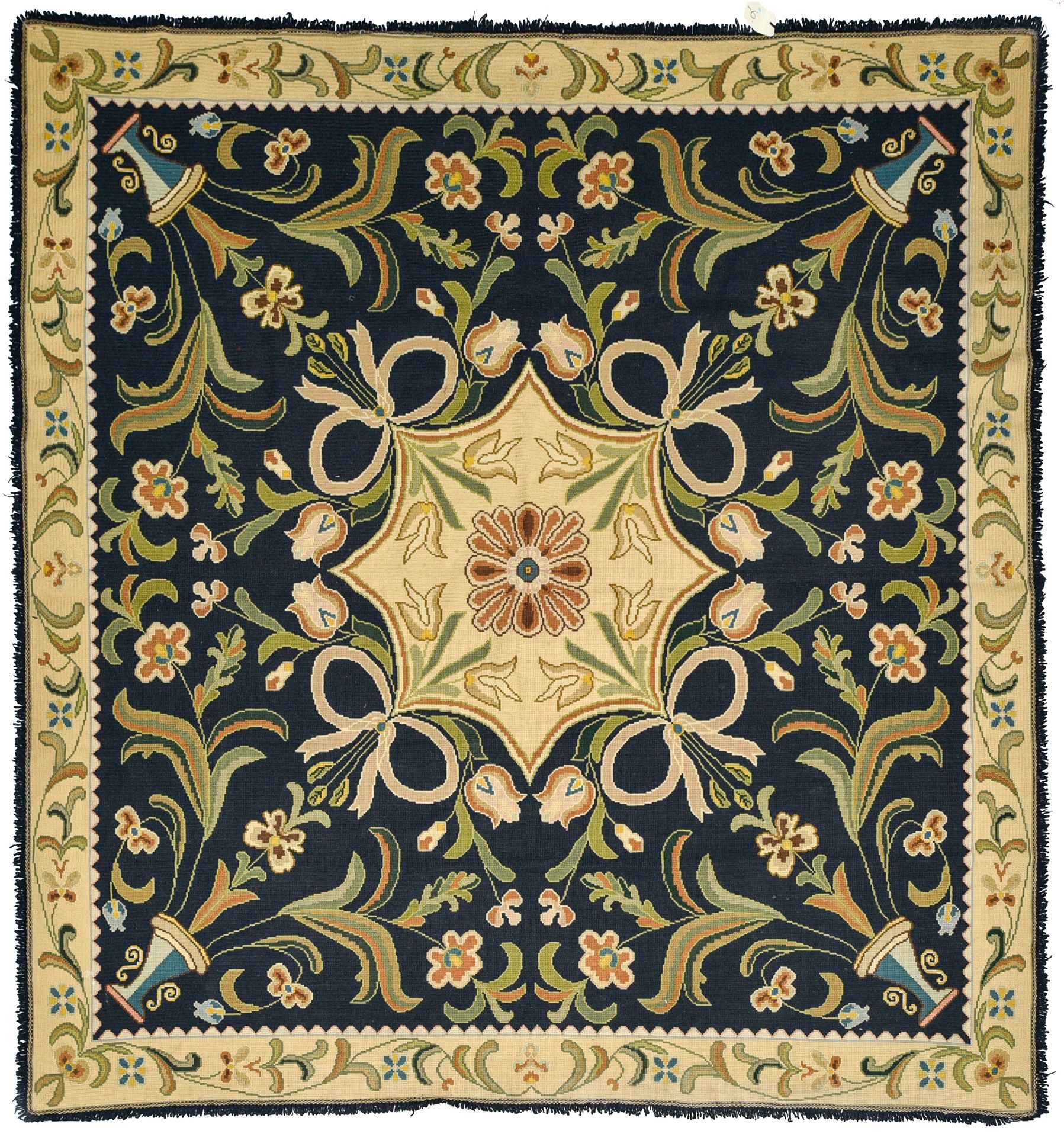Tapis SPAIN, MODERN

Rug



Blue ground, cream-coloured medallion with bat wings&hellip;