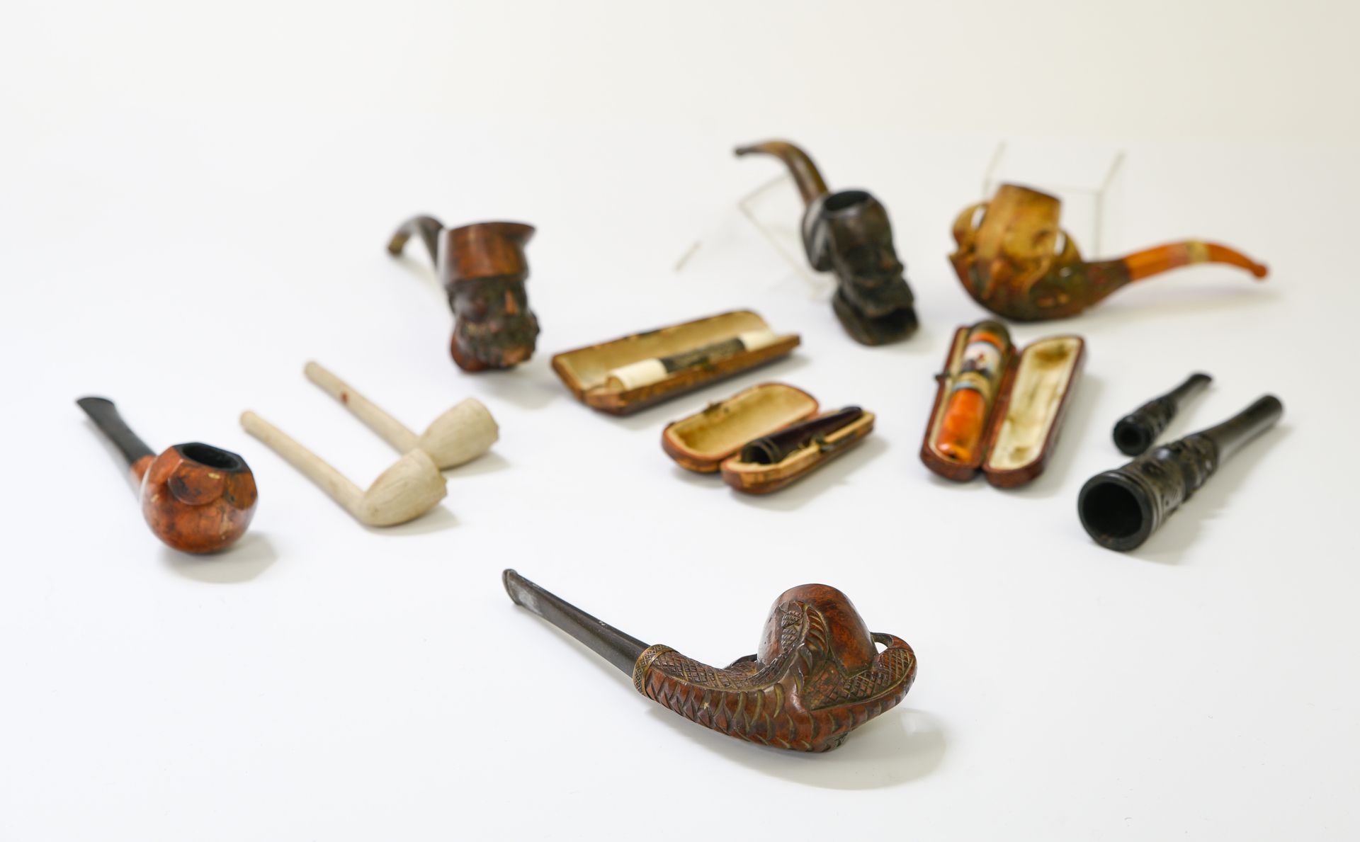 Collections de 8 pipes et 3 porte-cigarettes Collection of 8 pipes and 3 cigaret&hellip;