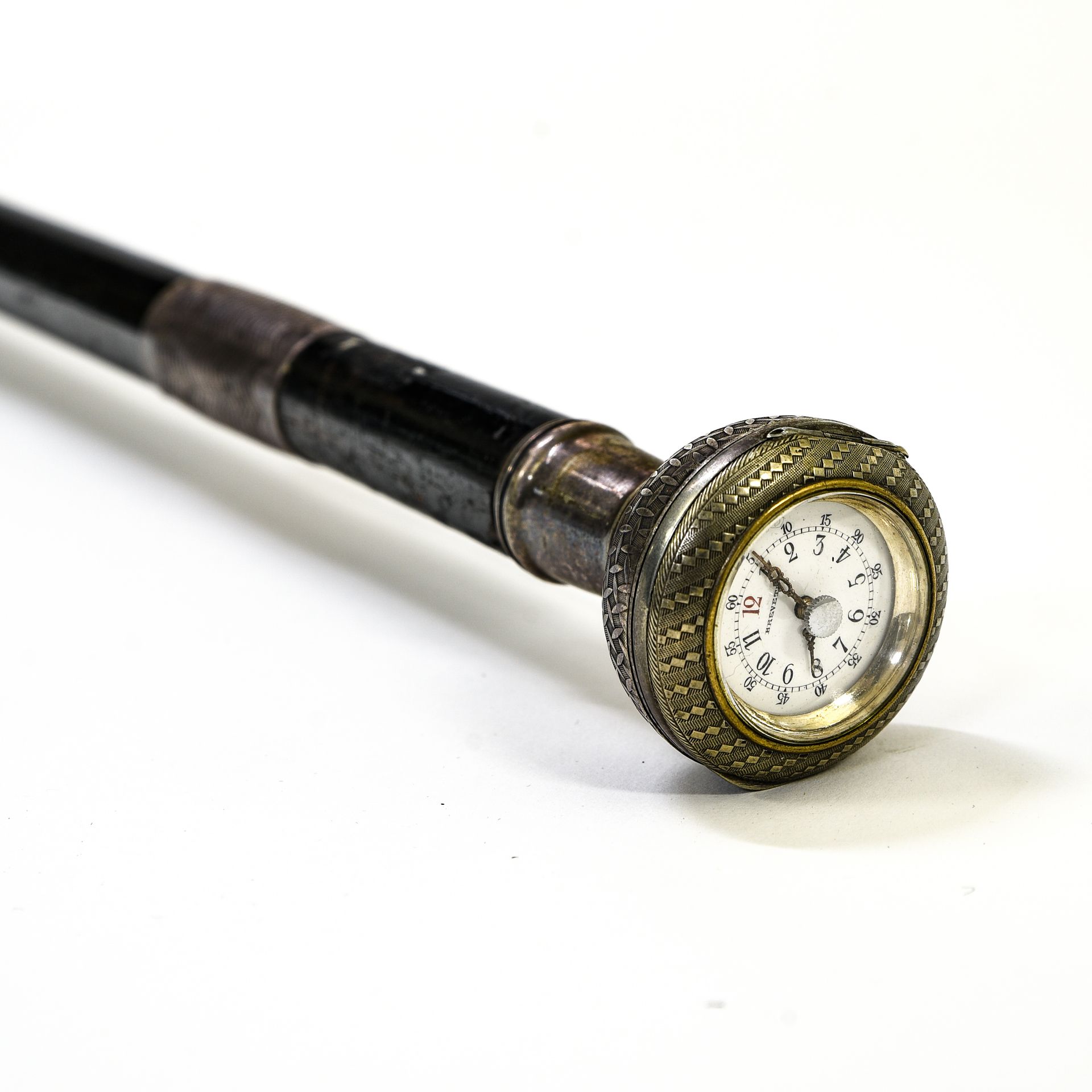 Canne-montre Rohrstock-Uhr



Silberner Knopf, der sich auf einem patentierten w&hellip;